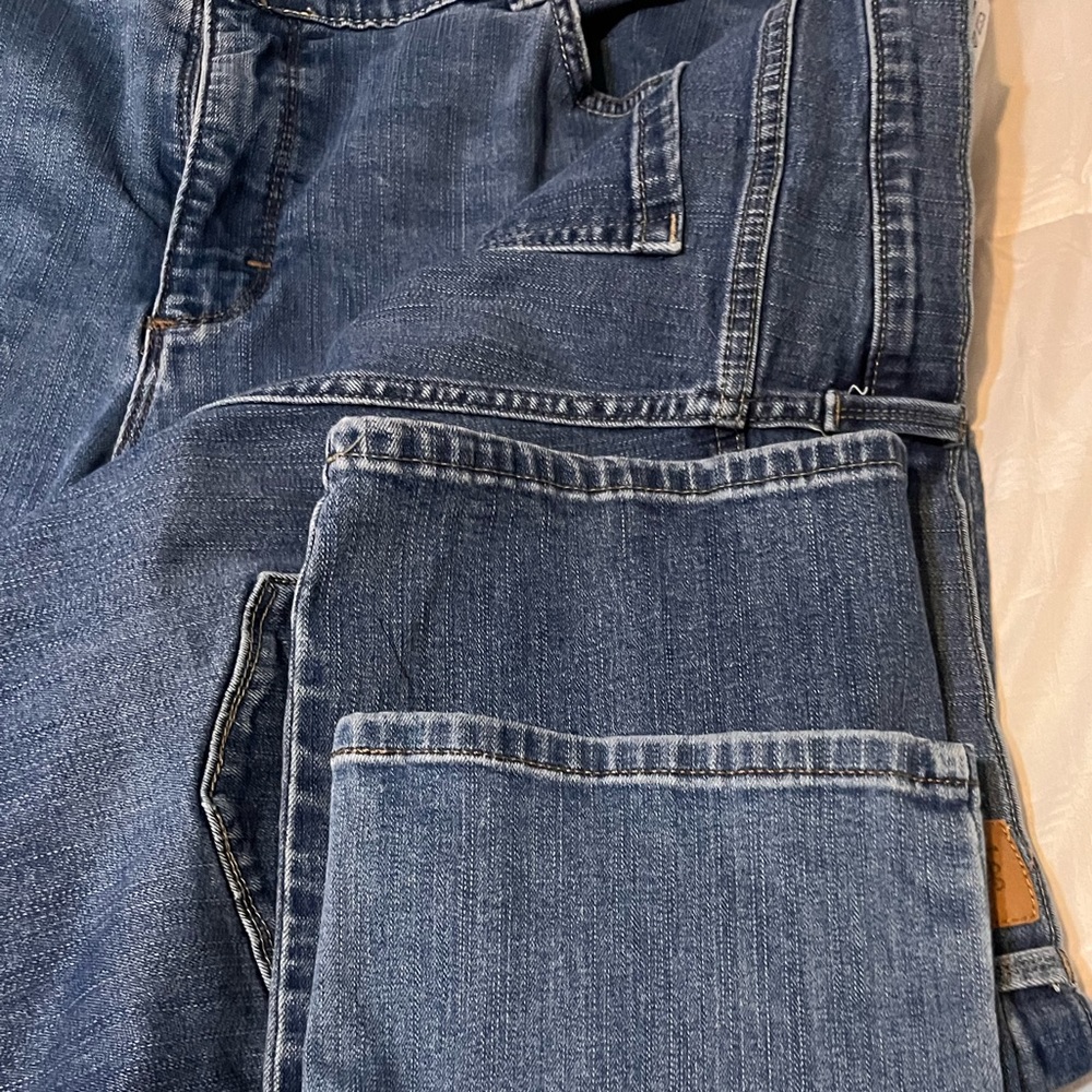 2 pair EUC Women’s Lee Blue Jeans size 18 short 2 pairs slightly different color - Picture 2 of 6